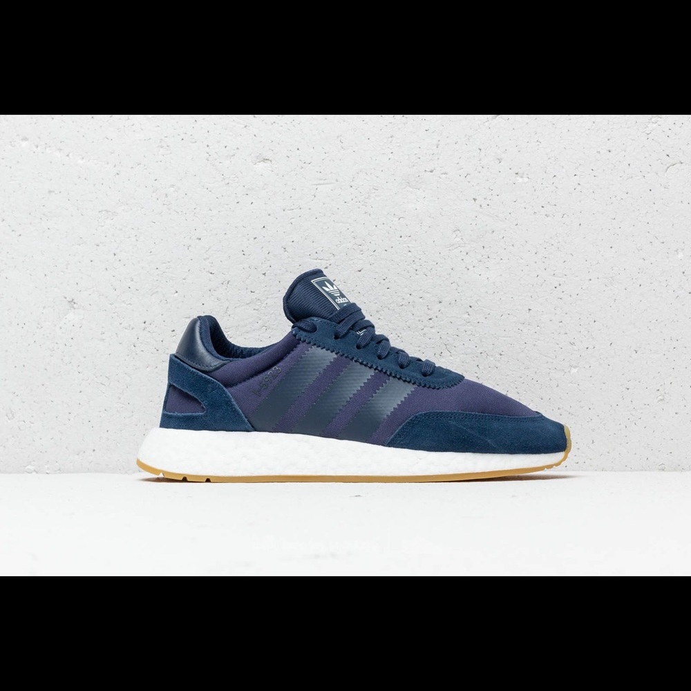 I-5923 Adidas Shoes. Men’s size 7.5